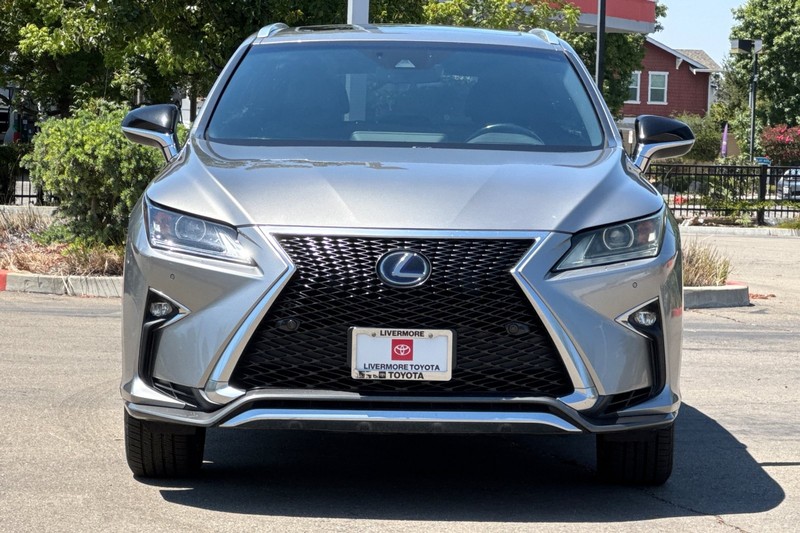 Lexus RX Vehicle Full-screen Gallery Image 09