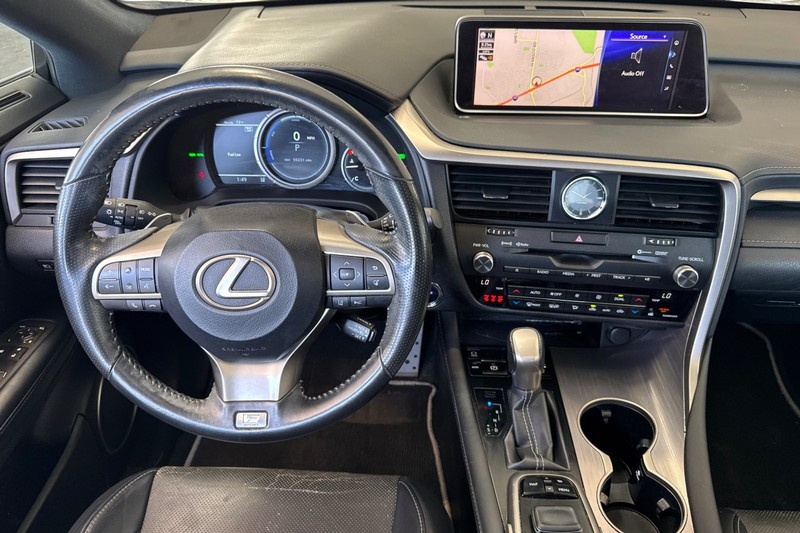 Lexus RX Vehicle Full-screen Gallery Image 16