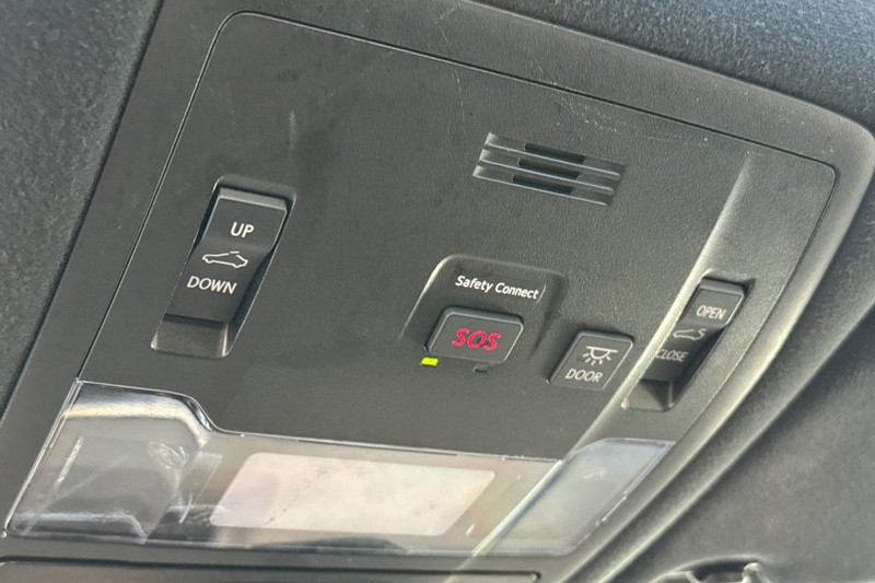 Lexus RX Vehicle Full-screen Gallery Image 24