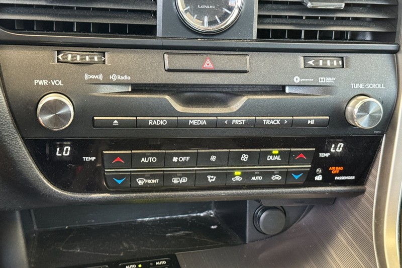 Lexus RX Vehicle Full-screen Gallery Image 28