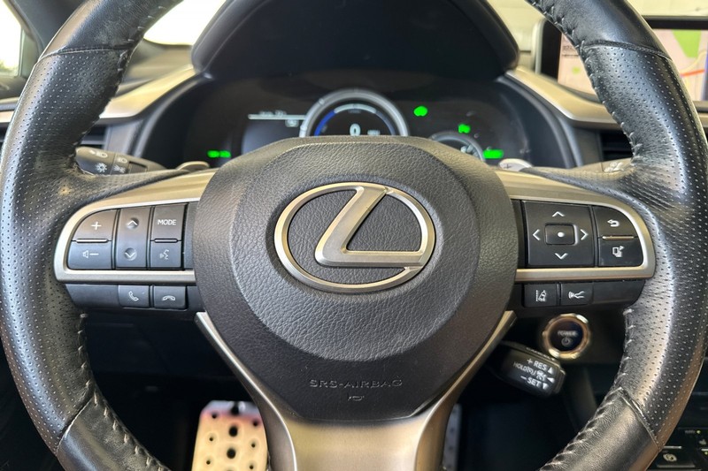 Lexus RX Vehicle Full-screen Gallery Image 35