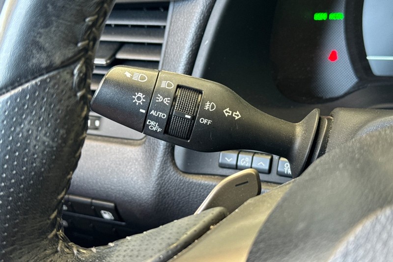 Lexus RX Vehicle Full-screen Gallery Image 37