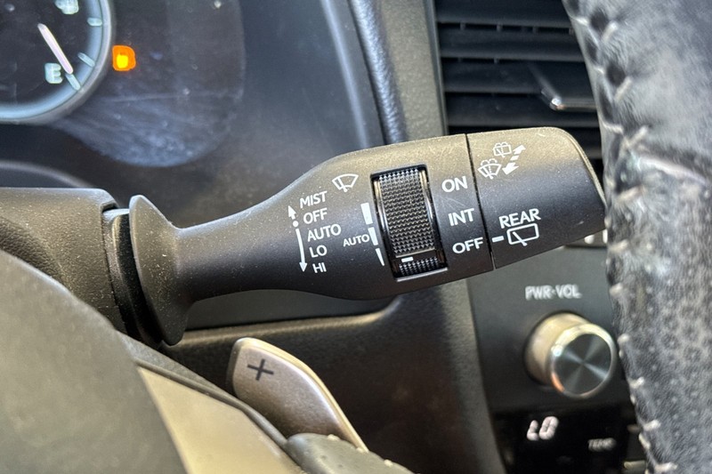 Lexus RX Vehicle Full-screen Gallery Image 39