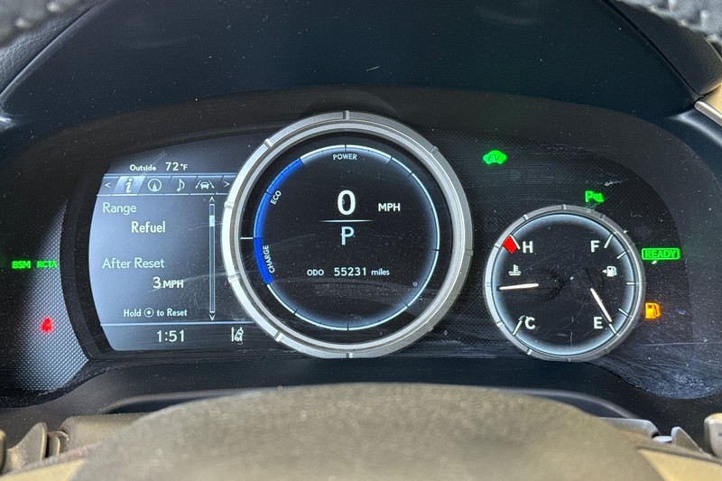 Lexus RX Vehicle Full-screen Gallery Image 40