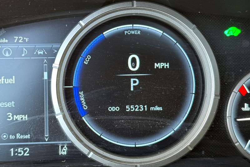 Lexus RX Vehicle Full-screen Gallery Image 41
