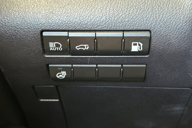 Lexus RX Vehicle Full-screen Gallery Image 42