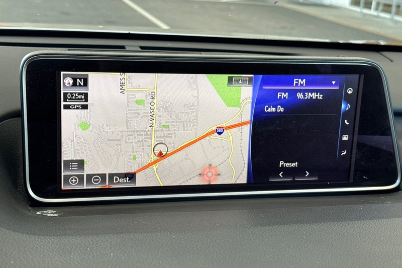 Lexus RX Vehicle Full-screen Gallery Image 44