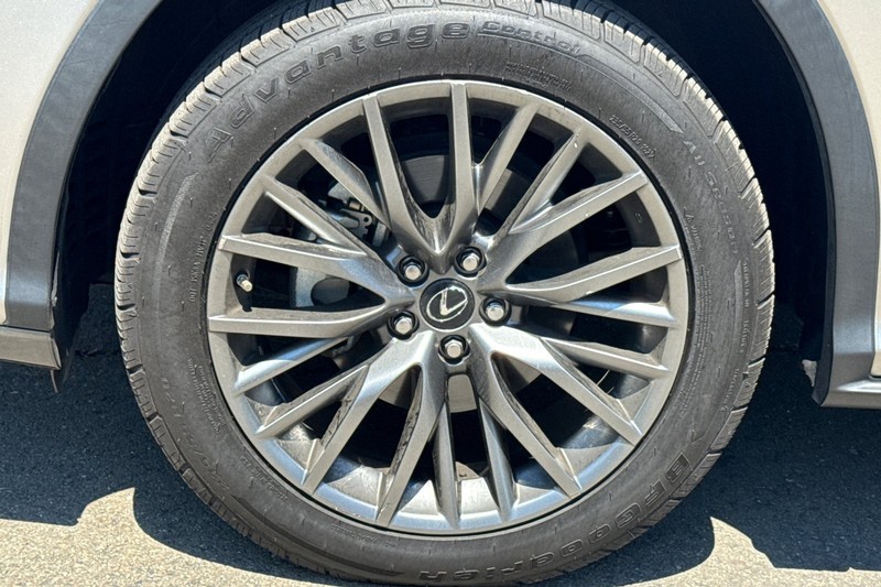 Lexus RX Vehicle Full-screen Gallery Image 46
