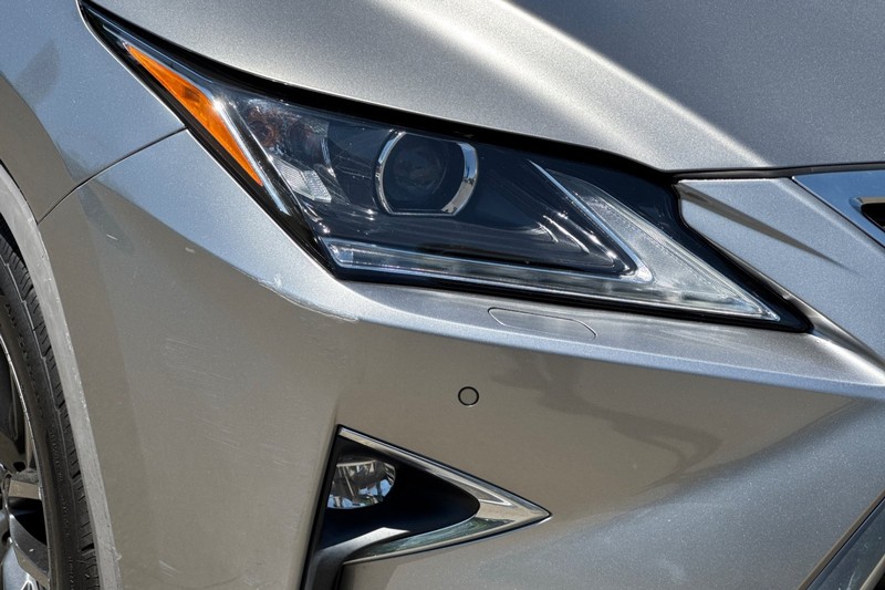 Lexus RX Vehicle Full-screen Gallery Image 47