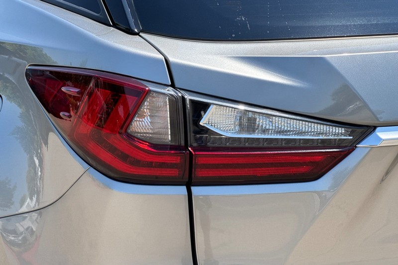 Lexus RX Vehicle Full-screen Gallery Image 49