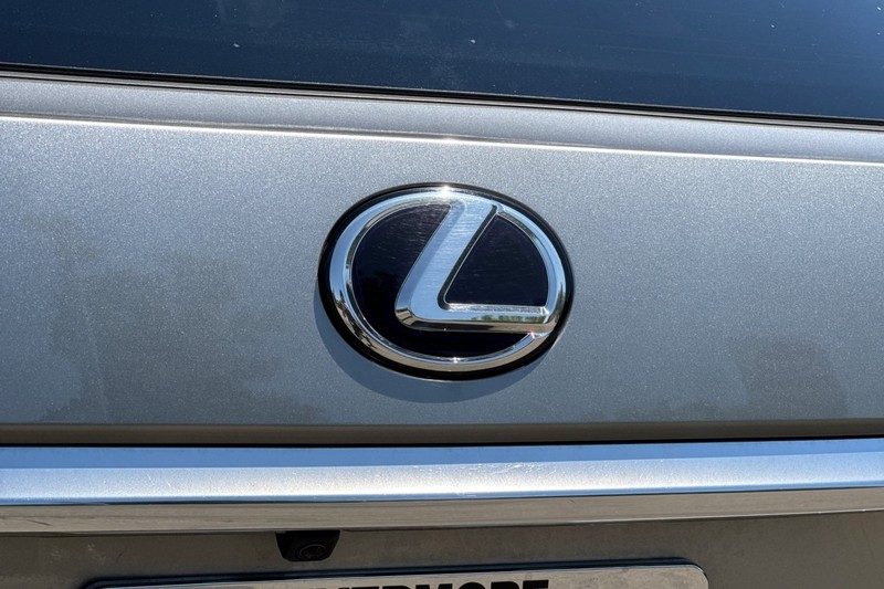 Lexus RX Vehicle Full-screen Gallery Image 50