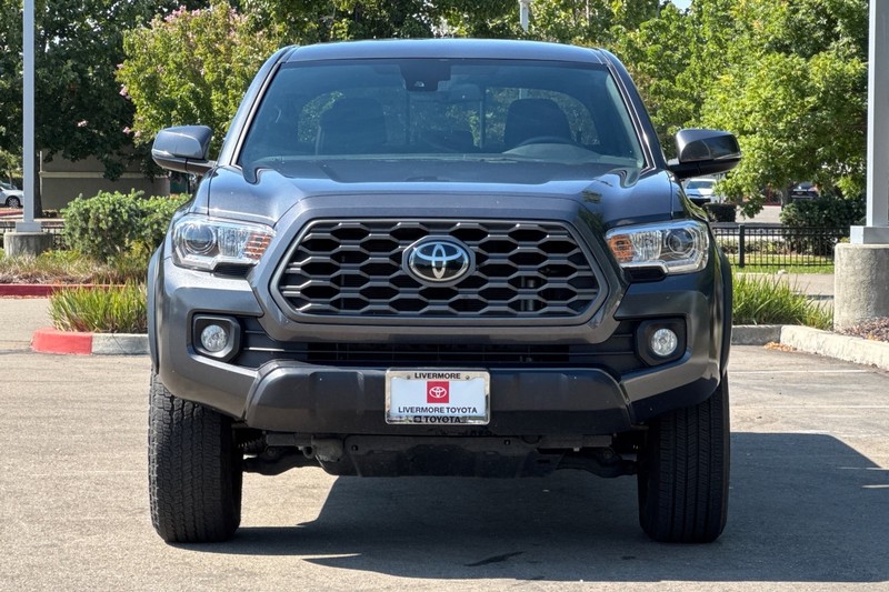Toyota Tacoma 4WD Vehicle Full-screen Gallery Image 09