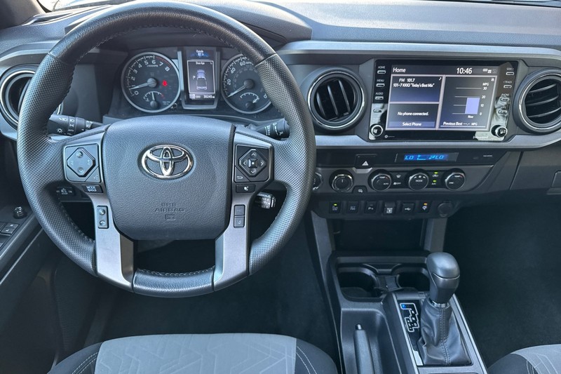 Toyota Tacoma 4WD Vehicle Full-screen Gallery Image 16