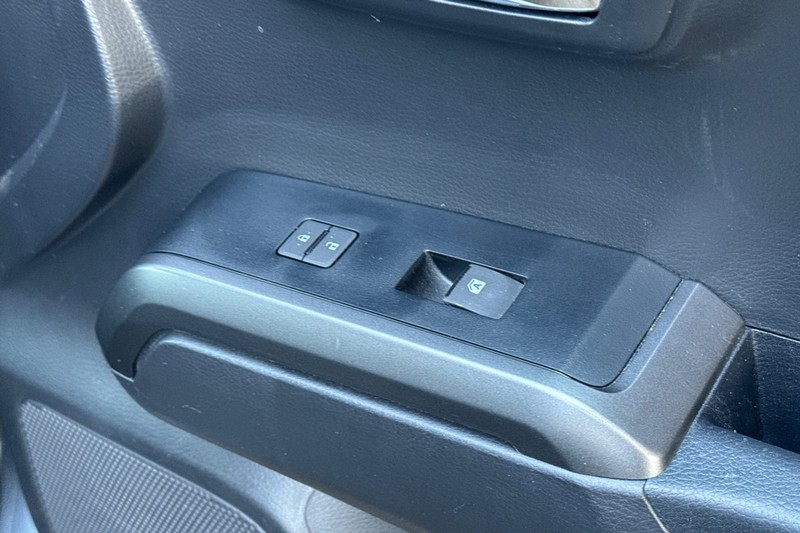 Toyota Tacoma 4WD Vehicle Full-screen Gallery Image 22