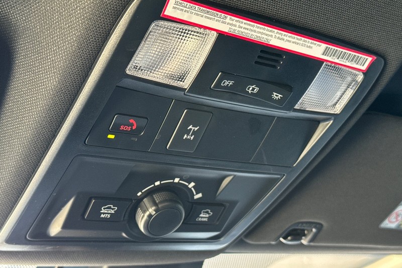 Toyota Tacoma 4WD Vehicle Full-screen Gallery Image 24