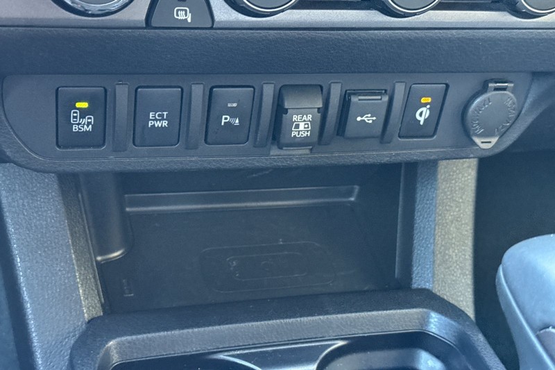 Toyota Tacoma 4WD Vehicle Full-screen Gallery Image 31
