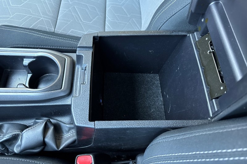 Toyota Tacoma 4WD Vehicle Full-screen Gallery Image 32