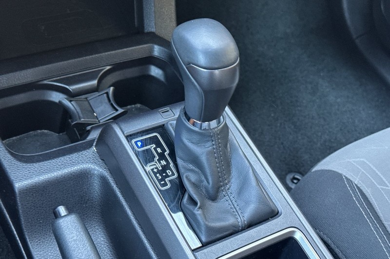 Toyota Tacoma 4WD Vehicle Full-screen Gallery Image 33