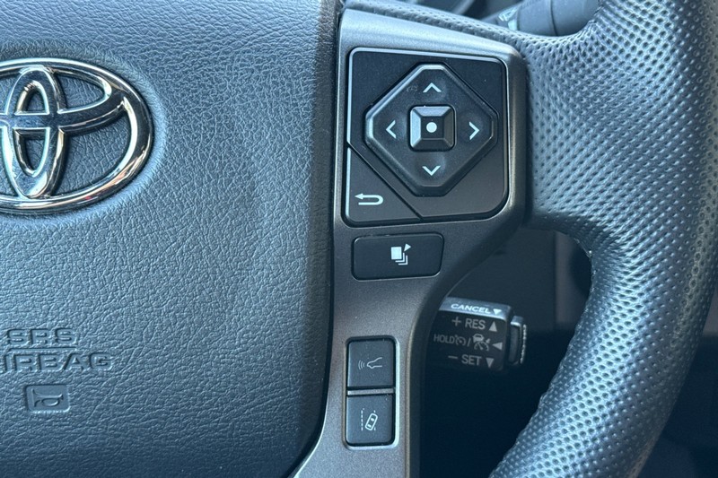 Toyota Tacoma 4WD Vehicle Full-screen Gallery Image 38