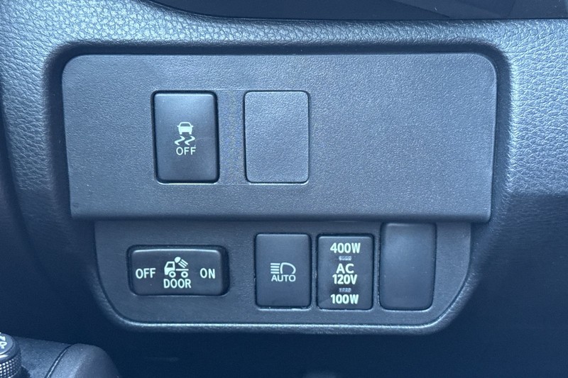 Toyota Tacoma 4WD Vehicle Full-screen Gallery Image 42