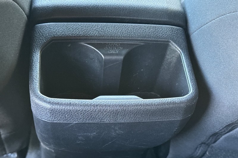 Toyota Tacoma 4WD Vehicle Full-screen Gallery Image 43