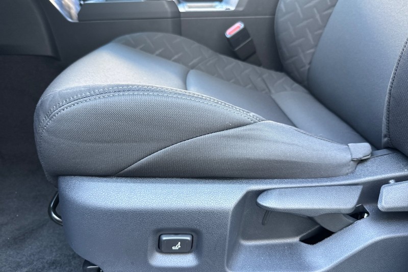 Toyota Tacoma 4WD Vehicle Full-screen Gallery Image 14