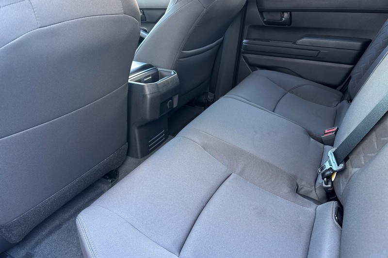 Toyota Tacoma 4WD Vehicle Full-screen Gallery Image 15