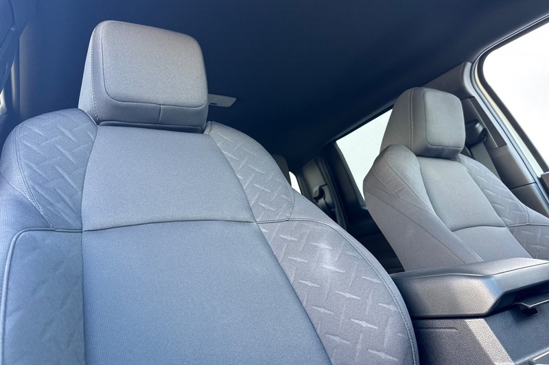 Toyota Tacoma 4WD Vehicle Full-screen Gallery Image 20