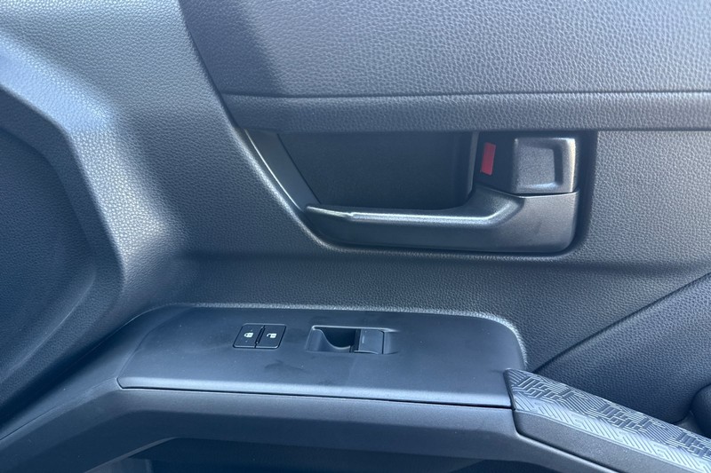 Toyota Tacoma 4WD Vehicle Full-screen Gallery Image 21