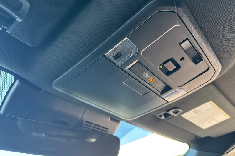 Toyota Tacoma 4WD Vehicle Full-screen Gallery Image 24