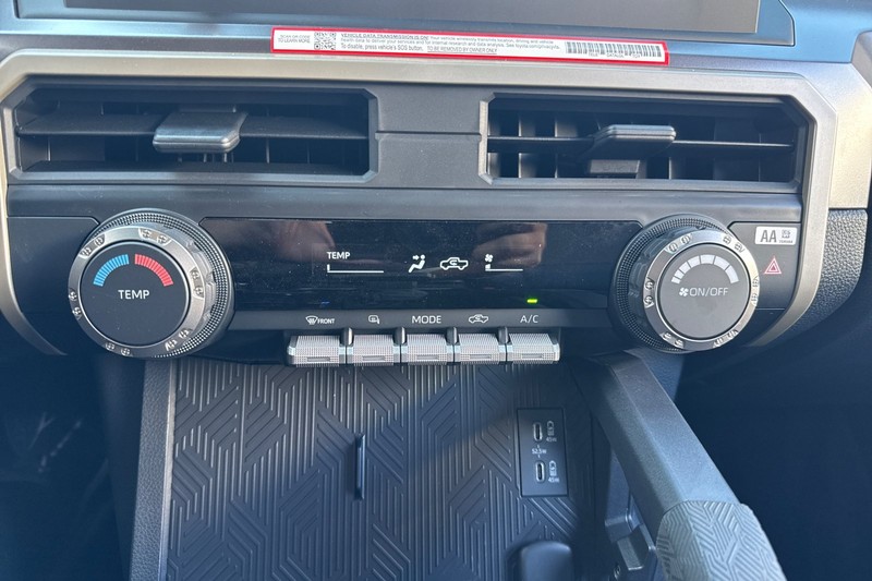 Toyota Tacoma 4WD Vehicle Full-screen Gallery Image 28