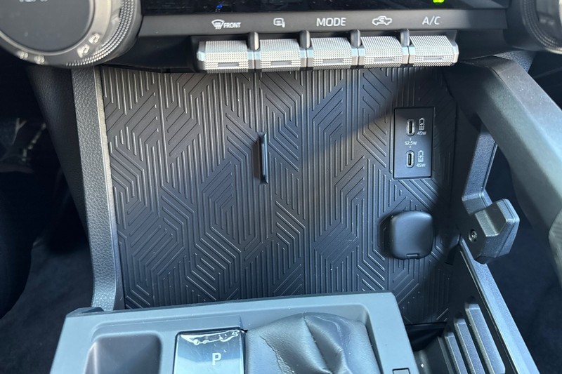 Toyota Tacoma 4WD Vehicle Full-screen Gallery Image 31