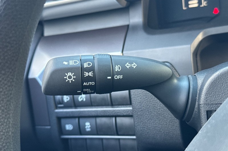 Toyota Tacoma 4WD Vehicle Full-screen Gallery Image 38