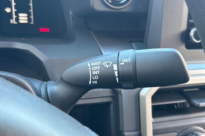 Toyota Tacoma 4WD Vehicle Full-screen Gallery Image 40