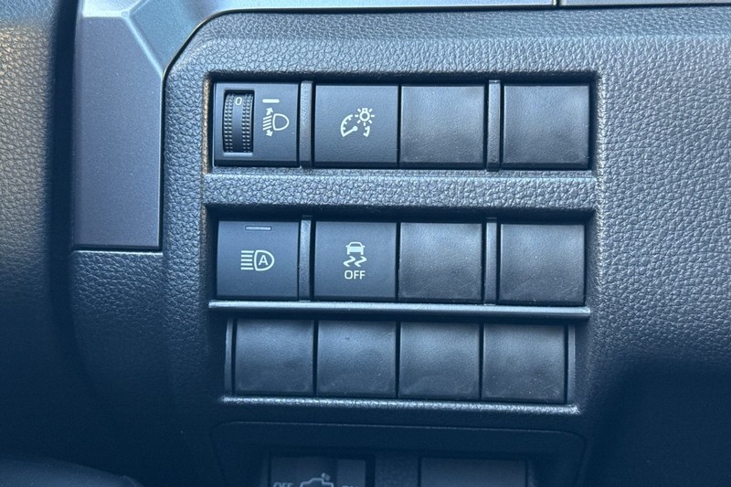 Toyota Tacoma 4WD Vehicle Full-screen Gallery Image 43