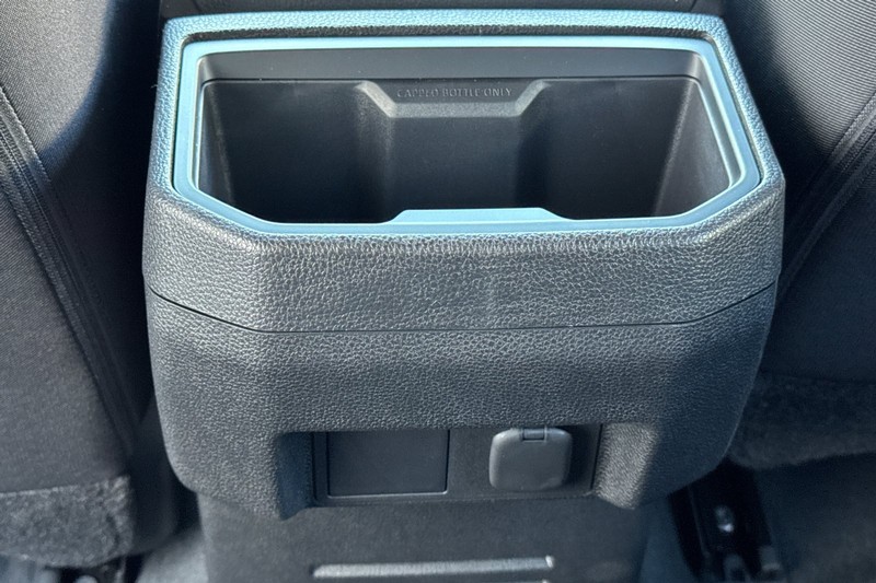 Toyota Tacoma 4WD Vehicle Full-screen Gallery Image 44