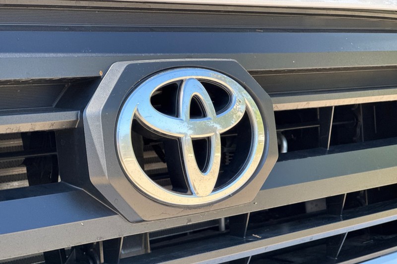 Toyota Tacoma 4WD Vehicle Full-screen Gallery Image 48