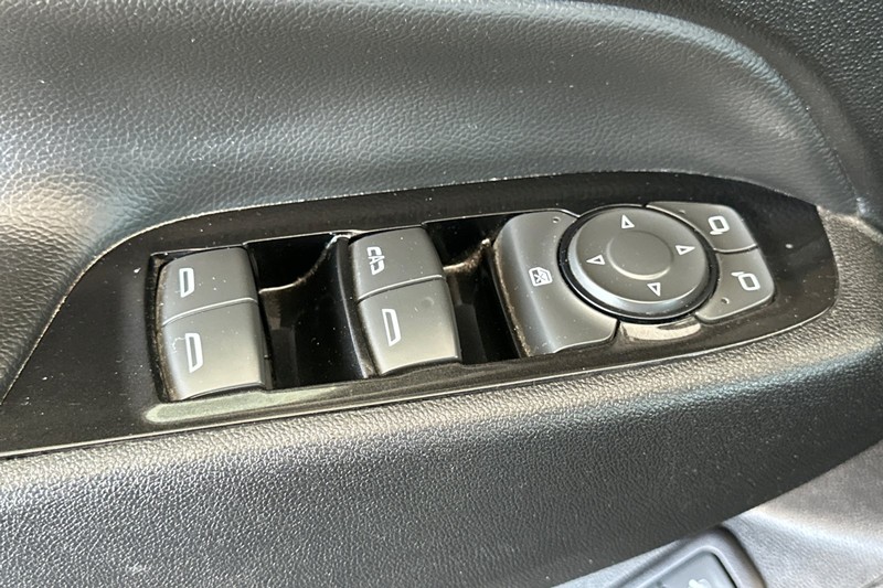 Chevrolet Equinox Vehicle Full-screen Gallery Image 12