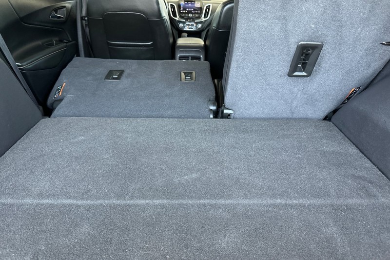 Chevrolet Equinox Vehicle Full-screen Gallery Image 17
