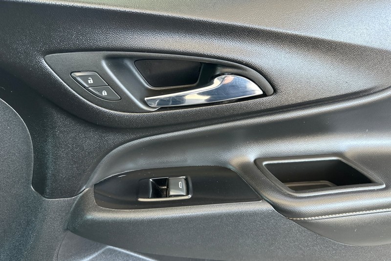 Chevrolet Equinox Vehicle Full-screen Gallery Image 21