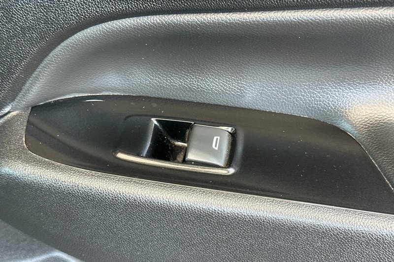 Chevrolet Equinox Vehicle Full-screen Gallery Image 22
