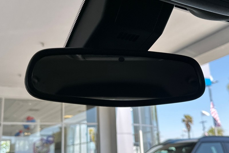 Chevrolet Equinox Vehicle Full-screen Gallery Image 25