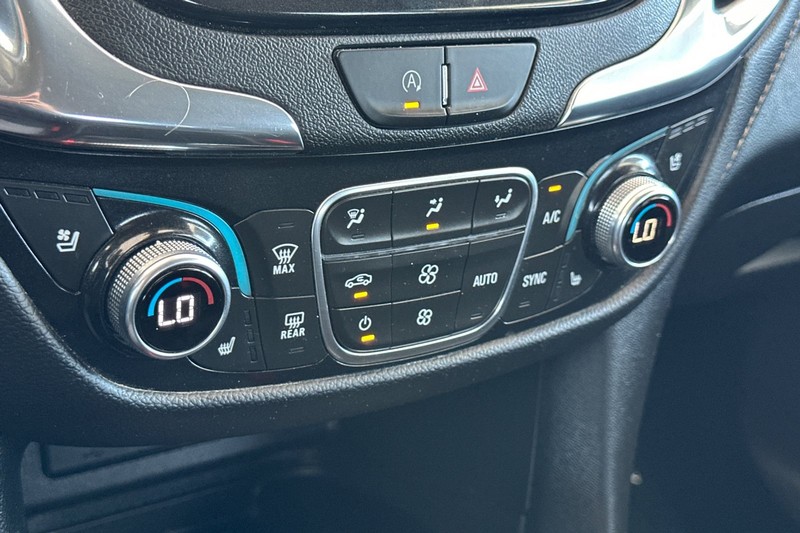 Chevrolet Equinox Vehicle Full-screen Gallery Image 28