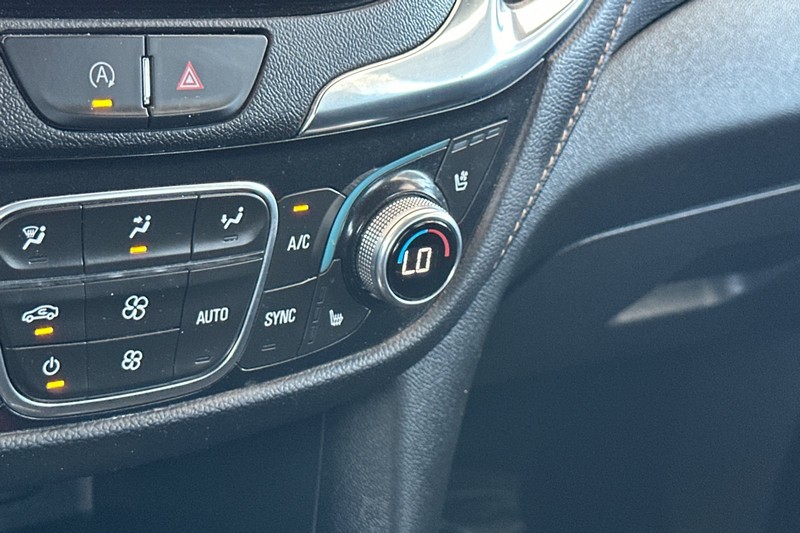 Chevrolet Equinox Vehicle Full-screen Gallery Image 30