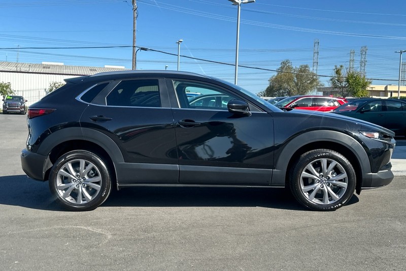 Mazda CX-30 Vehicle Full-screen Gallery Image 03