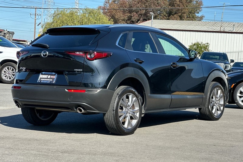 Mazda CX-30 Vehicle Full-screen Gallery Image 04