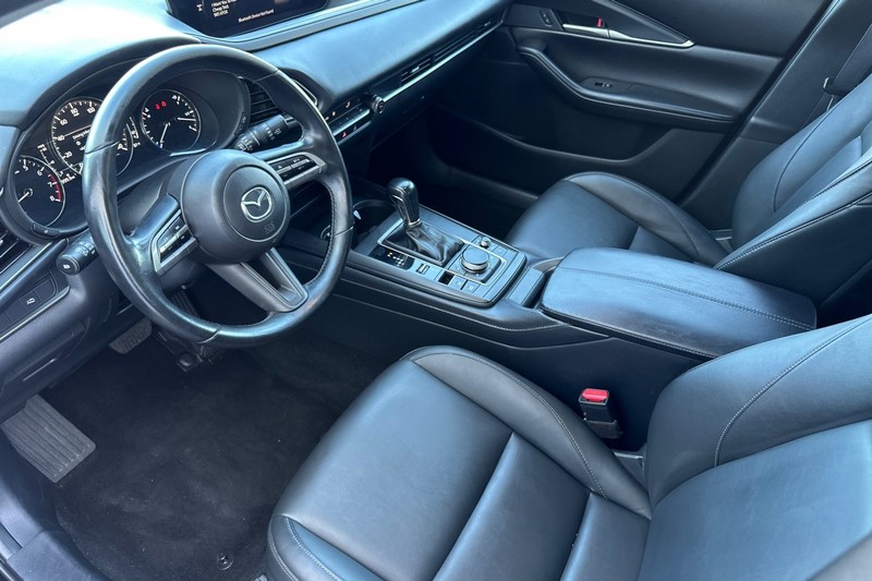 Mazda CX-30 Vehicle Full-screen Gallery Image 10