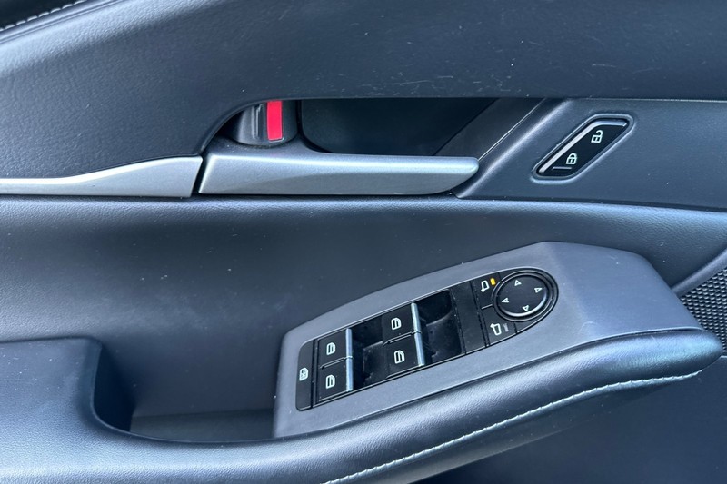 Mazda CX-30 Vehicle Full-screen Gallery Image 11