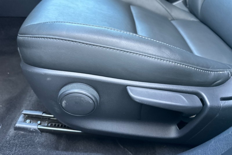Mazda CX-30 Vehicle Full-screen Gallery Image 13