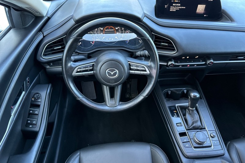 Mazda CX-30 Vehicle Full-screen Gallery Image 16